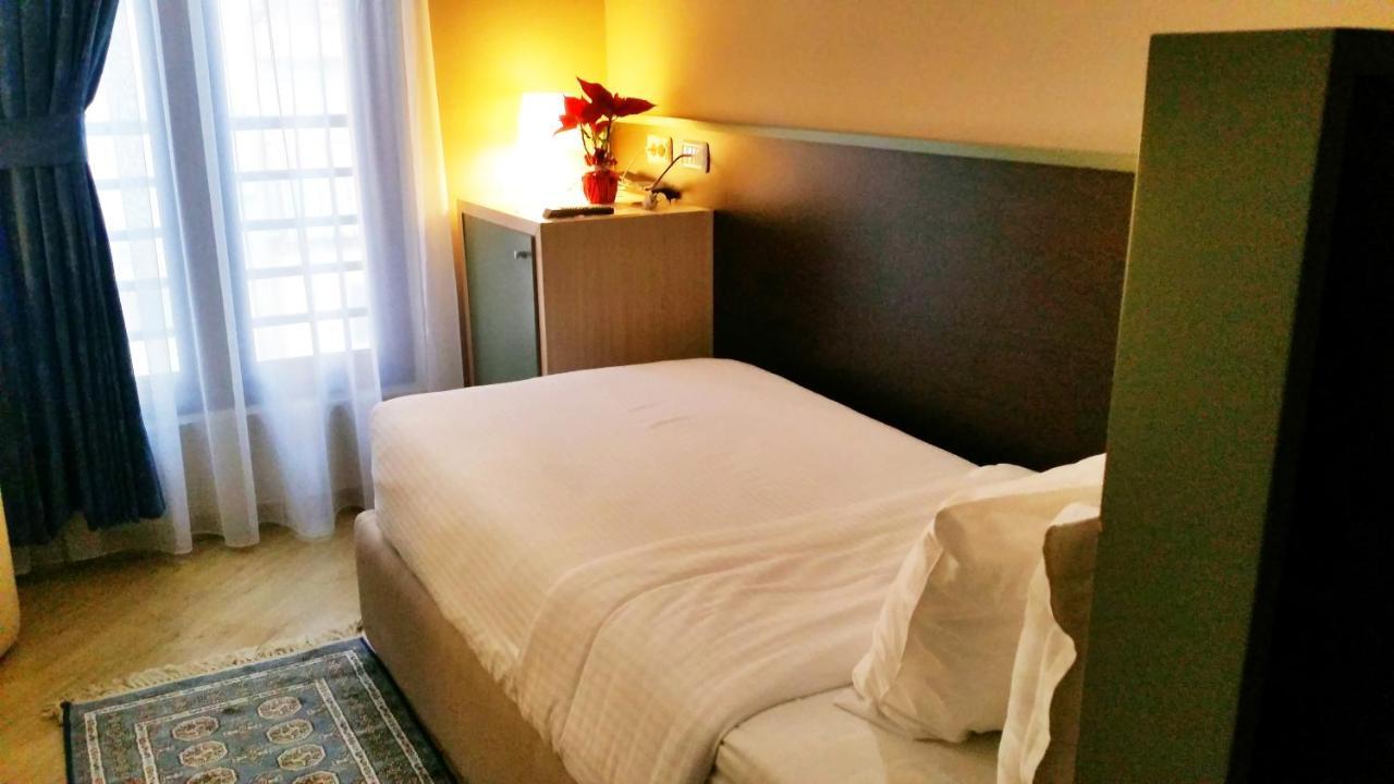 Capital Tirana Hotel Bruci Zewnętrze zdjęcie