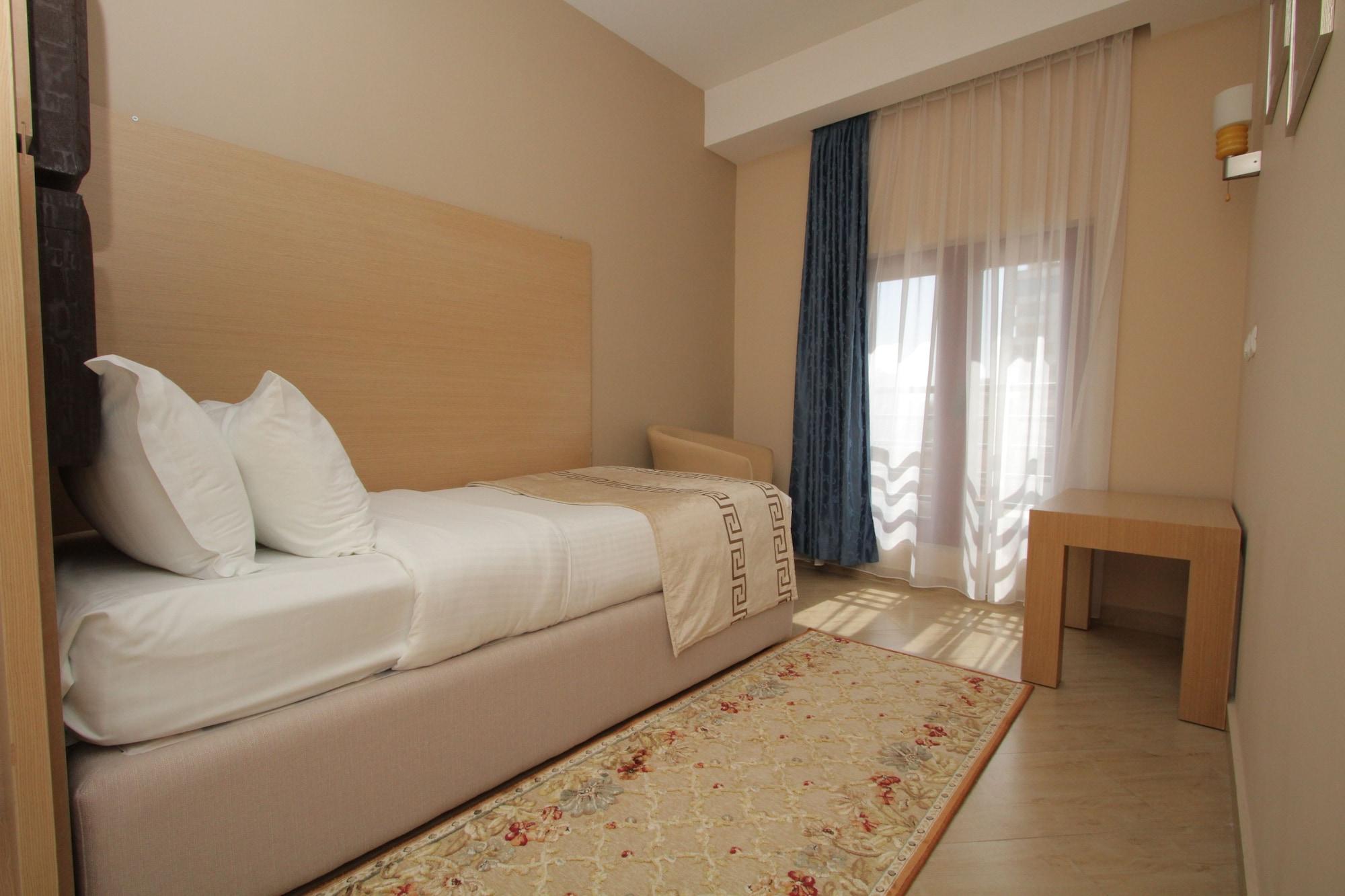 Capital Tirana Hotel Bruci Zewnętrze zdjęcie