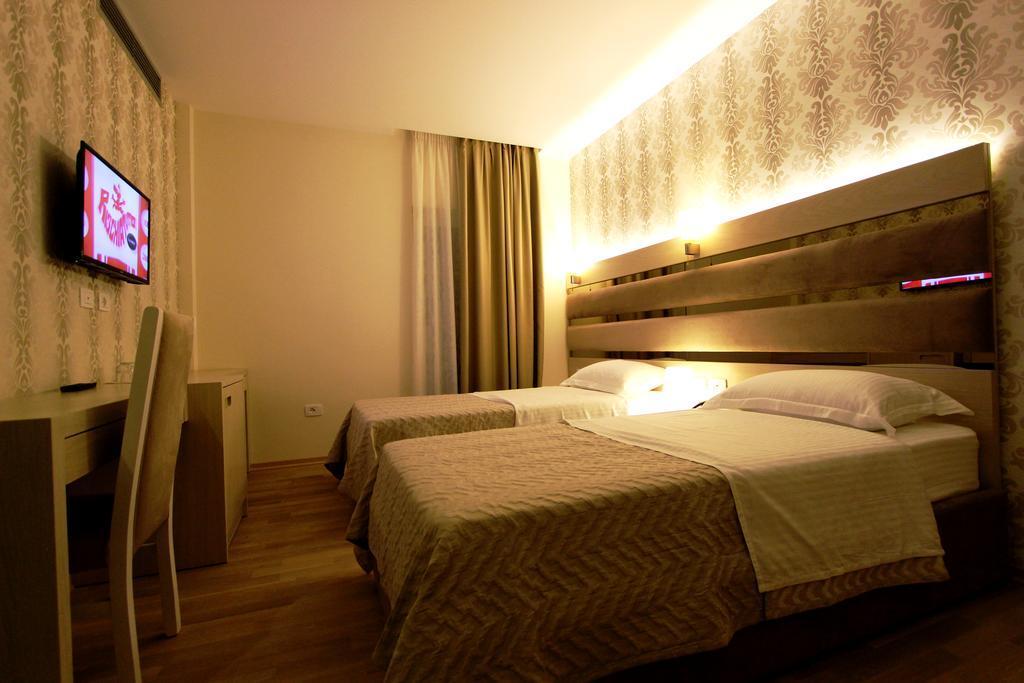 Capital Tirana Hotel Bruci Zewnętrze zdjęcie